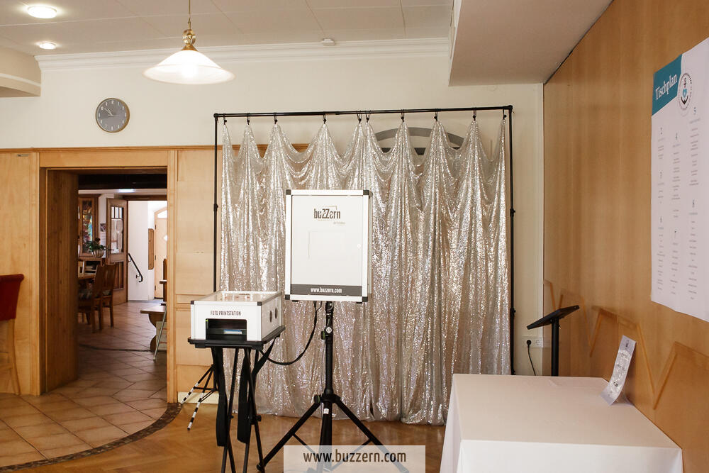 12-Hochzeit-Mauernboeck-Fotobox_Buzzern-210821